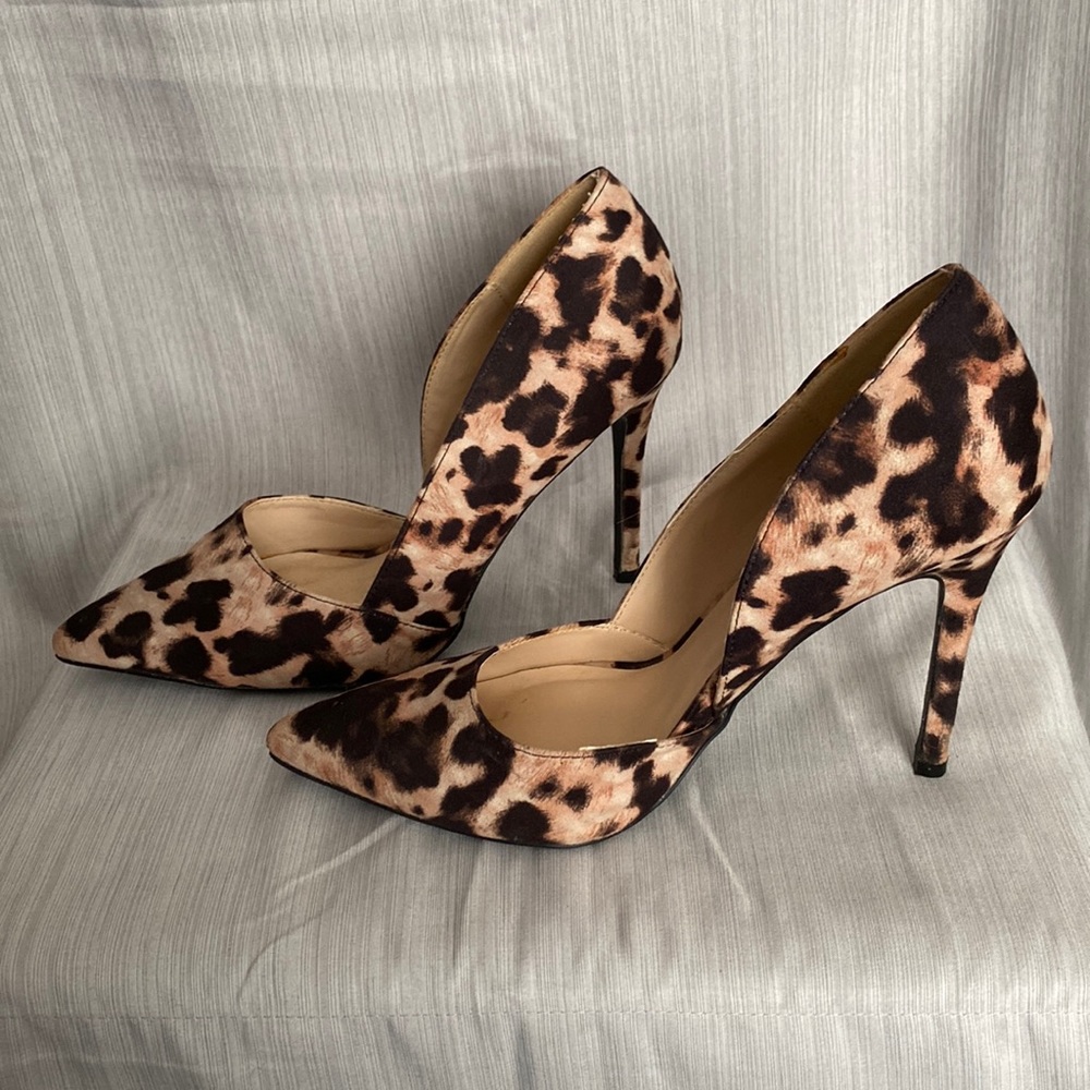 Qupid Women Leopard Pointy Toe Open Shank Single Sole Stiletto Pump